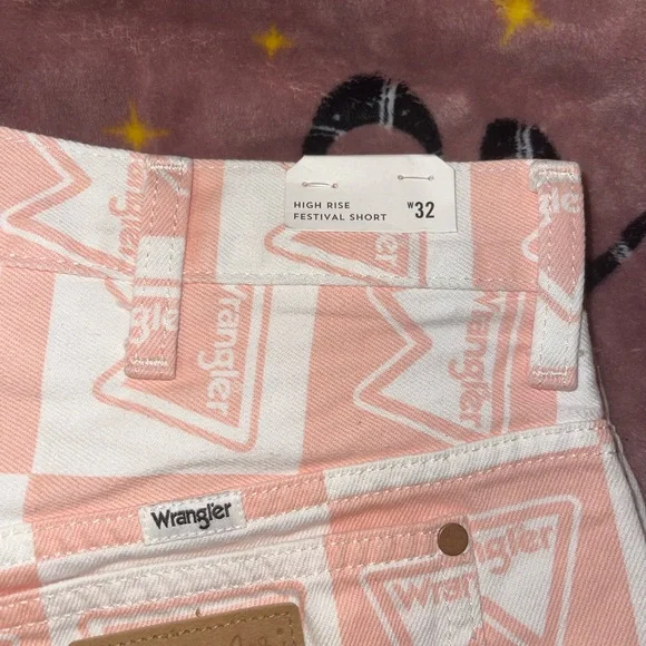 Wrangler Vintage Peach Shorts NWT - Picture 4 of 11